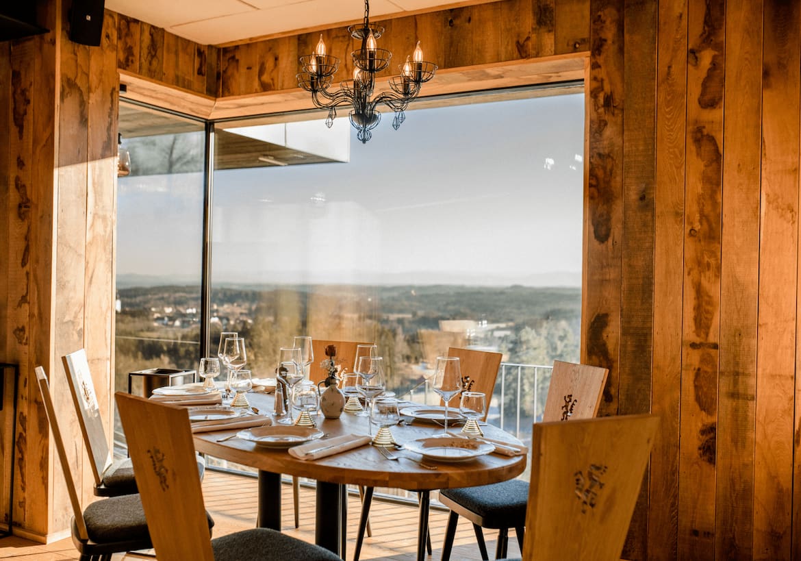 Herrgotthö & Herrgotthof: Weitblick, Wein und ein stiller Moment über den Hügeln der Südsteiermark.