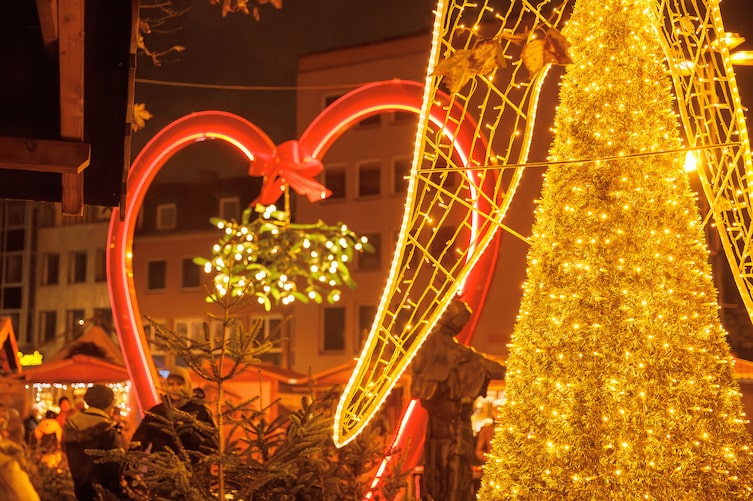 Ein Herz aus Lichtern, ein Meer aus Wärme: In Villach beginnt der Advent mit einem Leuchten, das weit über die Stadtgrenzen hinaus strahlt.