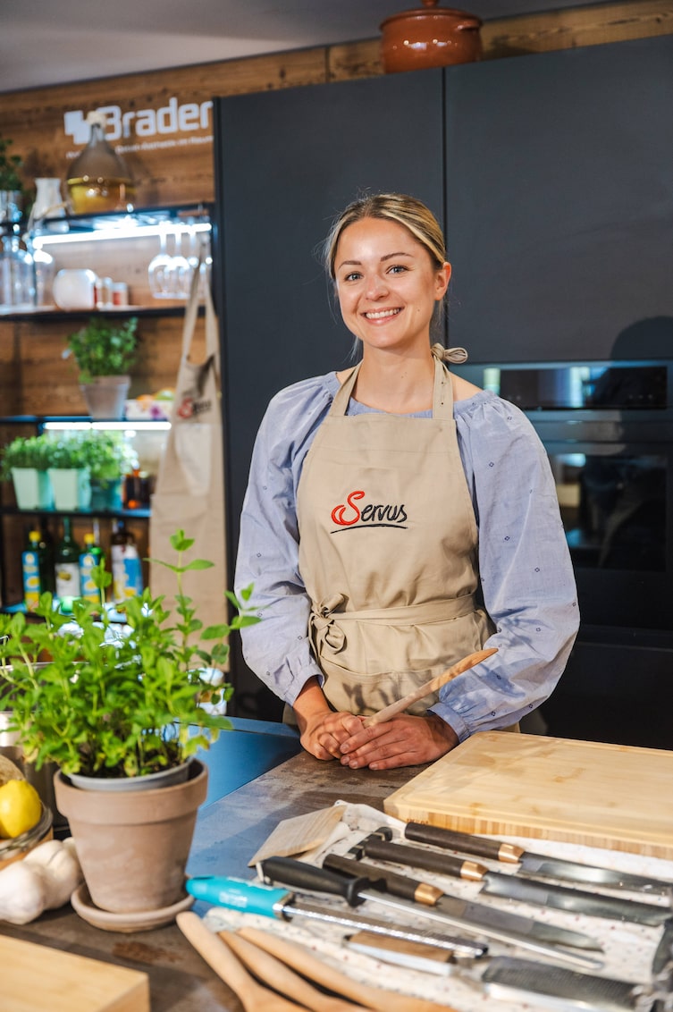 Paula Bründl eröffnet den Kurs.