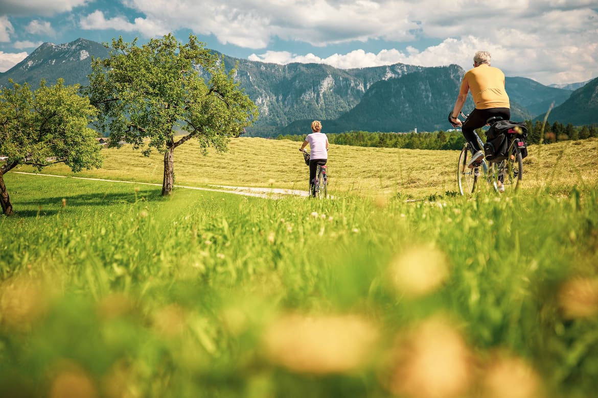 Radfahren mit Panorama – Gemütliche Touren durch die weitläufige Landschaft des Inzeller Tals.
