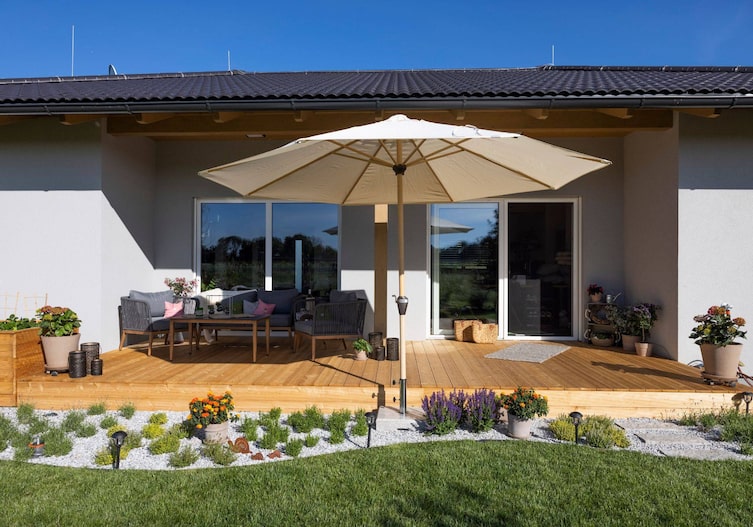 servus Garten, Terrasse, Sonnenschirm