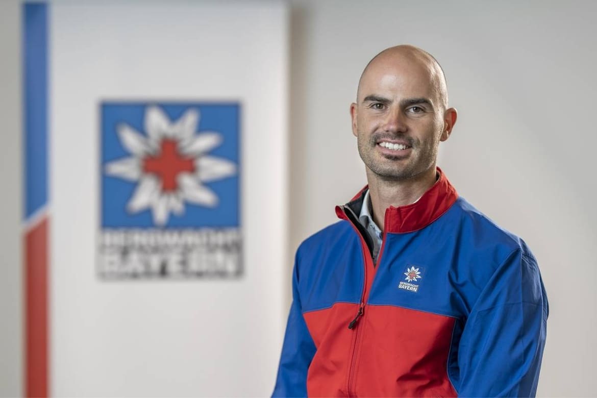David Pichler, Bergführer & Guide, vor Bergkulisse mit Schnee