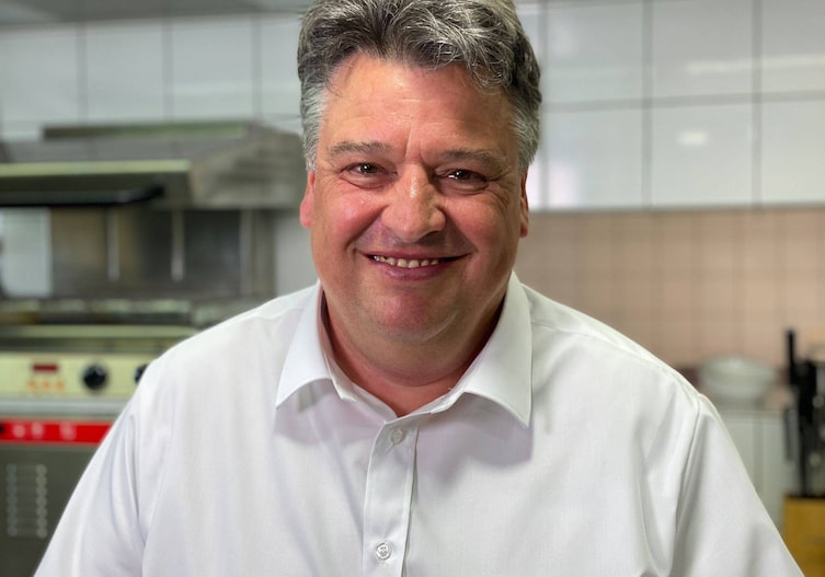 Portrait von Valentin Bargehr in seiner Küche