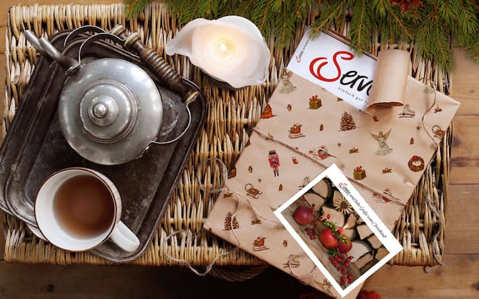 Weihnachten, Servus Abo, Tee, Teekanne, Tannenzweige, brennende Kerze