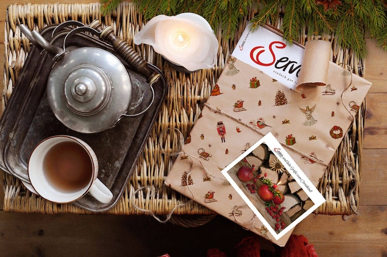 Weihnachten, Servus Abo, Tee, Teekanne, Tannenzweige, brennende Kerze