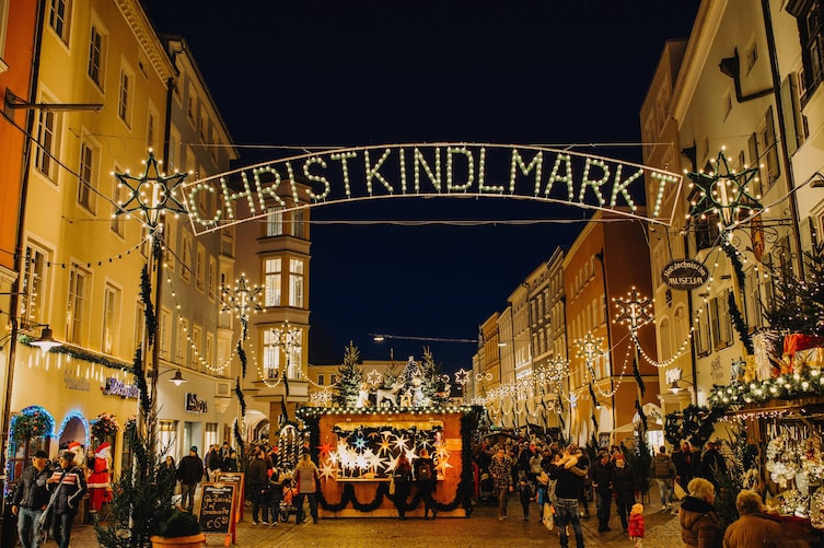 Ein Christkindlmarkt in Chiemsee-Alpenland.