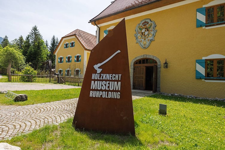 Das Holzknechtmuseum in Rupolding von außen.