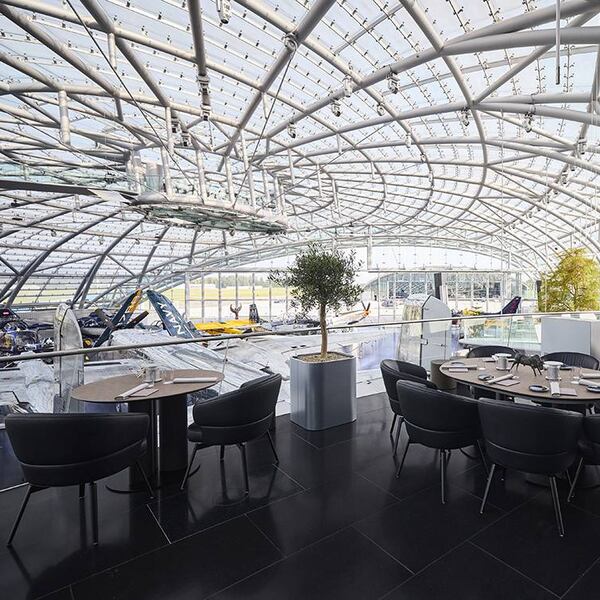 Red Bull Hangar-7 Ikarus Neueröffnung