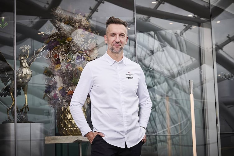 Przemysław Klima kocht im September im Restaurant Ikarus und bringt polnische Zutaten und Geschmäcker mit nach Salzburg.