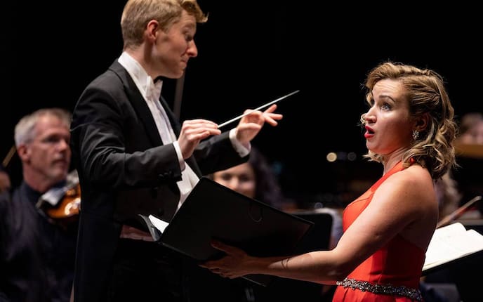 Patrick Hahn dirigiert das Styriarte Festspiel-Orchester, als Solistin tritt Tetiana Miyus auf.