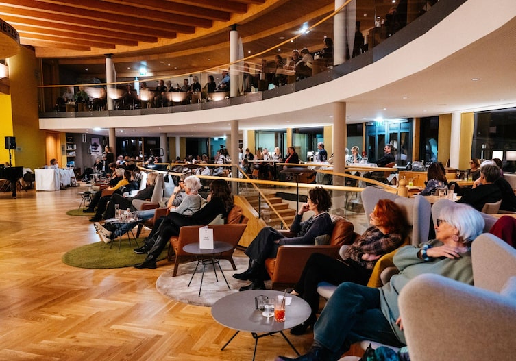 Zuhörende in der Wasnerin