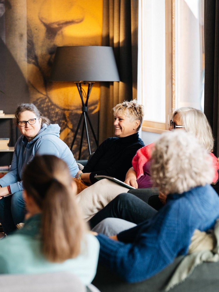 Teilnehmerinnen die lächeln