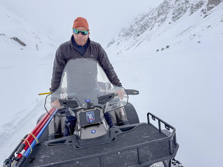 Thomas Fankhauser Hüttenwirt Franz Senn Hütte auf Skidoo