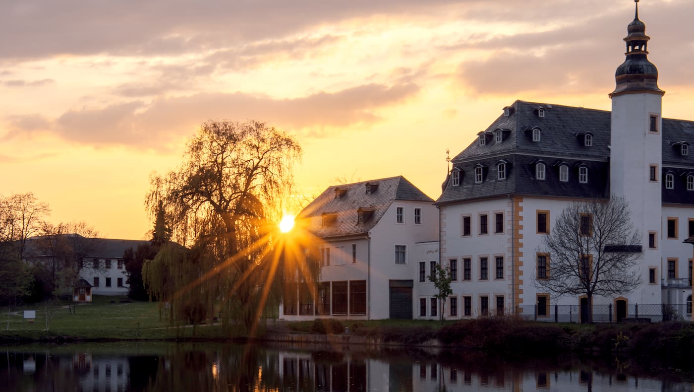 Sachsen: Das Dorf Blankenhain mit untergehenden Sonne.