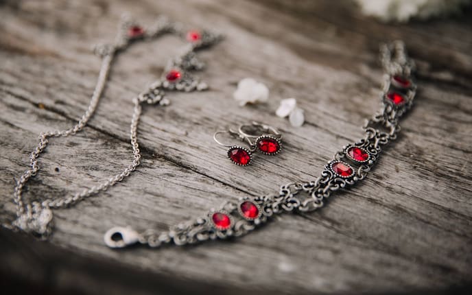 Trachtenschmuck, Servus am Marktplatz