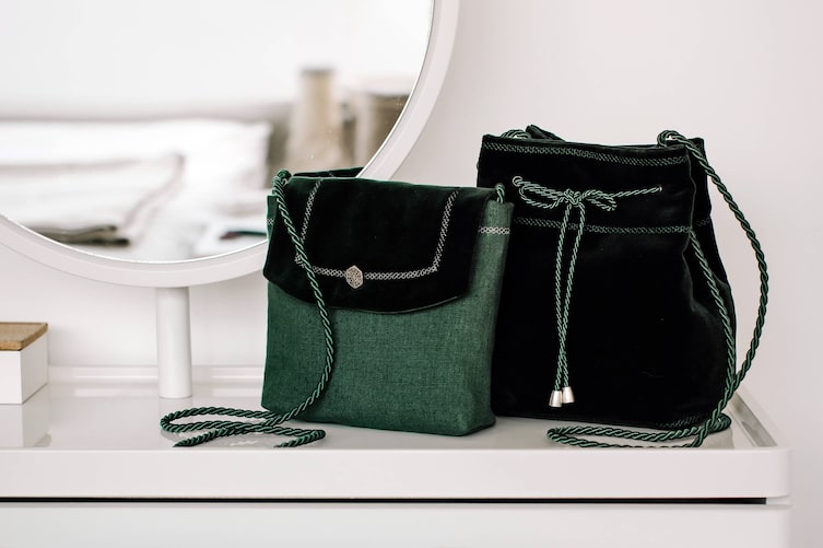 Trachtenhandtaschen aus Samt, Servus am Marktplatz