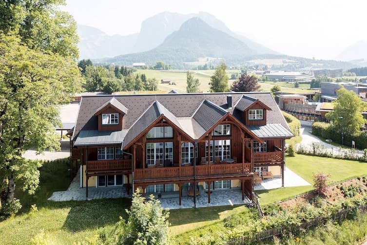 Die Dachstein Residenzen des Hotels DIE WASNERIN: Ansicht von außen.