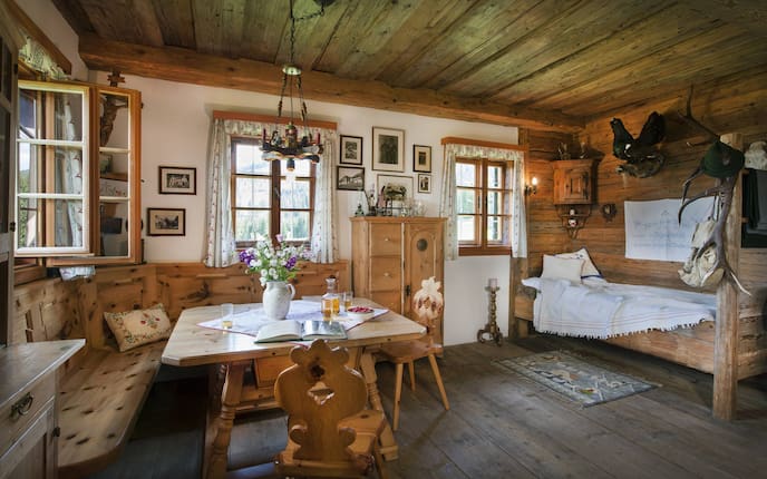 Wohnen, Hausbesuch, Wohnzimmer, Esstisch, Bett