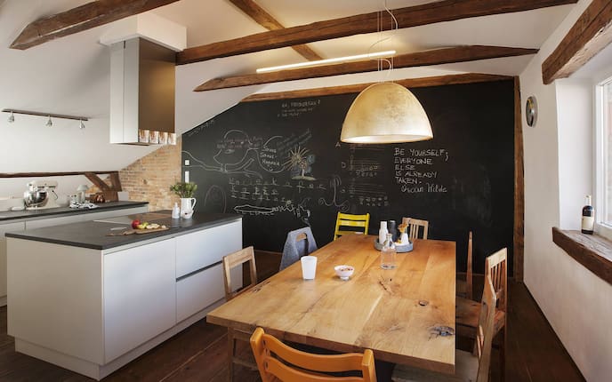 Wand als Tafel, Servus, Wohnen