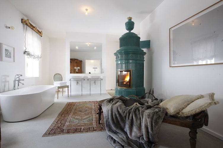 Wohnen, freistehende Badewanne, Wohnidee, Kamin