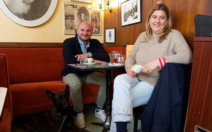 Hundeflo, Florian Günther, Trudi, Mesi Tötschinger, Cafe Korb, Wien