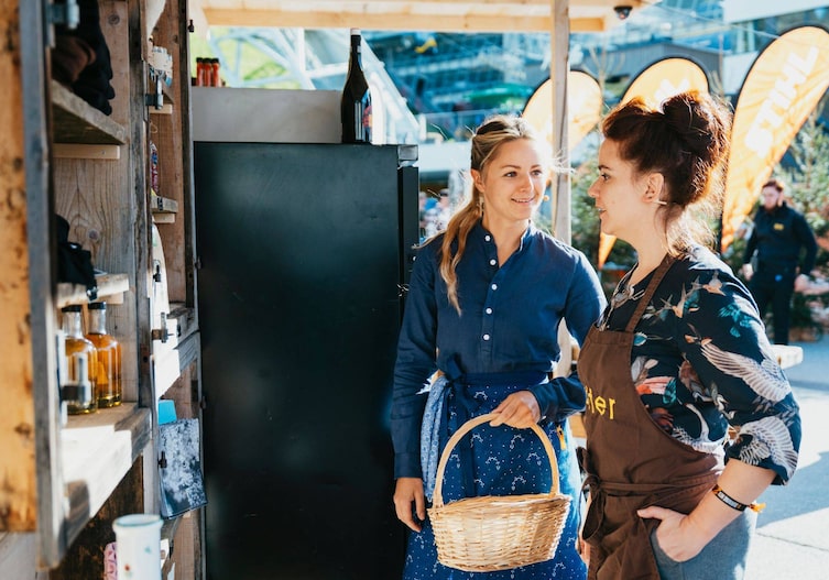 Paula Bründl und Julia Zotter beim Live Podcast