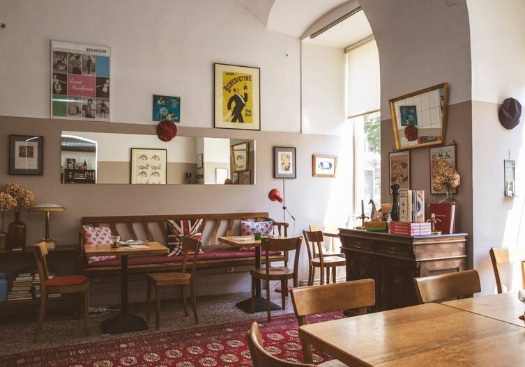 Der gemütliche Gastraum im Wirtshaus „Zur Herknerin“.