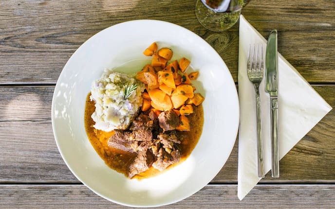 Gulasch vom Jungrind, Burgerhof