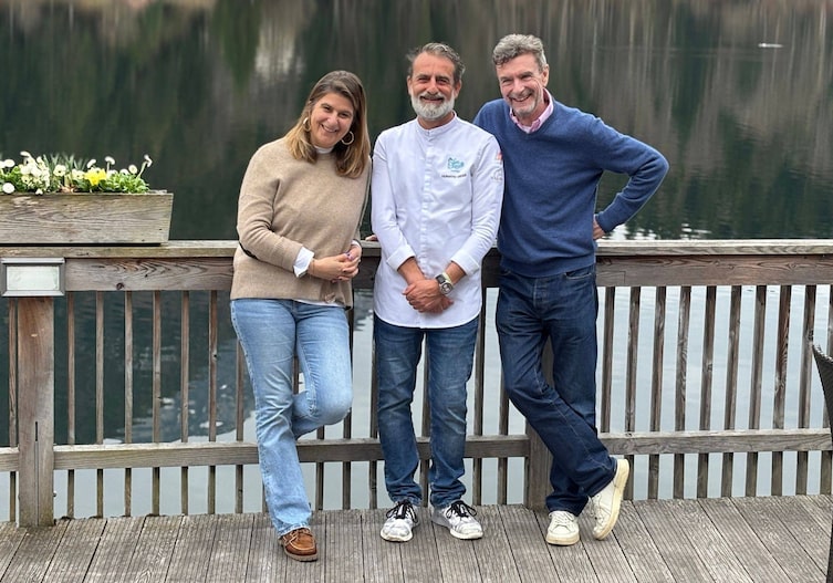 Mesi Tötschinger, Hermann Wieser und Harald Wieser vor dem schönen Grundlsee.