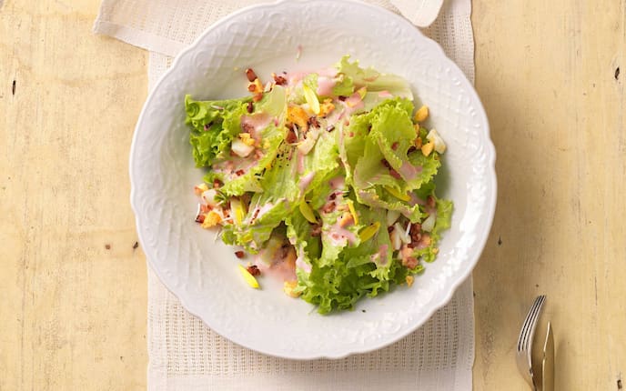 Grazer Krauthäuptel mit Eier-Muskateller-Dressing, Salat, Eier, Muskateller, Dressing, Servus Rezept