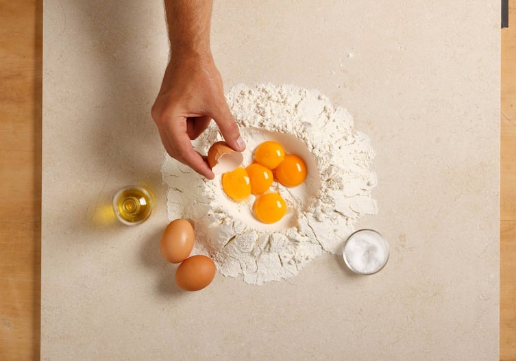 Eidotter, Eierschalen, Mehl, Öl, Salz