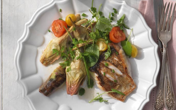 Artischockenherzen, gebratener Fisch, Tomaten, Kräuter, Vorspeise, Servus Rezept