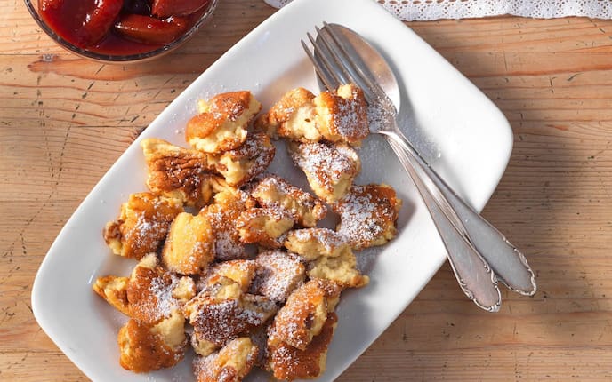 Kaiserschmarrn, Zwetschkenröster, Zweitschken, Staubzucker, Süßspeise, Servus Rezept
