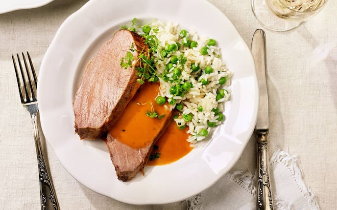 Kalbsbraten mit Risibisi, Kalb, Braten, Reis, Erbsen, Erbsenreis, Bratensaft, Servus Rezept