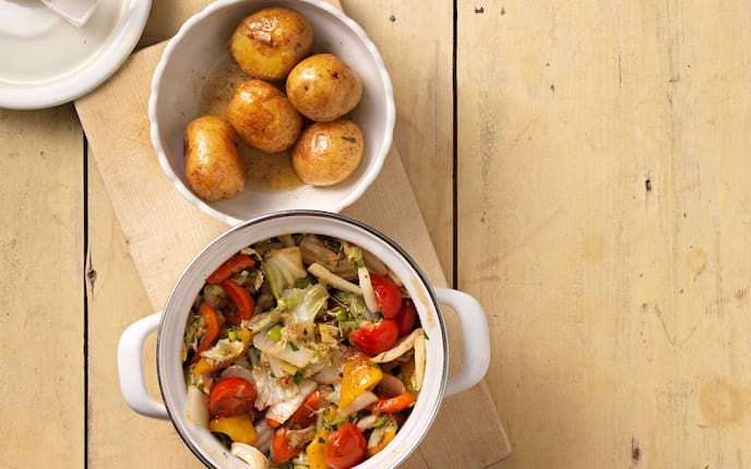 Eintopf mit Jägersalat und Paprika, Jägersalat, Paprika, Eintopf, Erdäpfel, Kartoffel, Topf, Schüssel, Servus Rezept