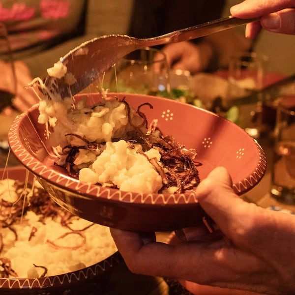 Kässpatzen, Kasspätzle, Käsespätzle, Nockerl mit Käse, Röstzwiebel, Servus Rezept, Hüttenrezept