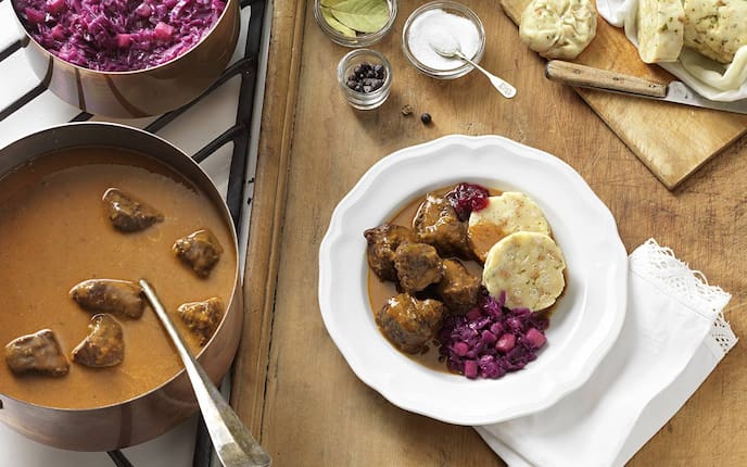 Hirschragout, Ragout, Hirsch, Rezept, Rotkraut, Semmelknödel, Servus-Rezept, Wildrezept