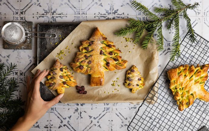Weihnachten, Kekse, Plätzchen, Tannenzweig, Staubzucker, Tannenbaum, Rosinen, Servus Rezept, Verena Pelikan