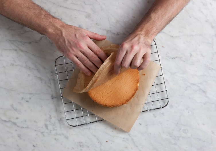 Tortenboden, Backpapier, Rost, Nachspeise, Servus Rezept
