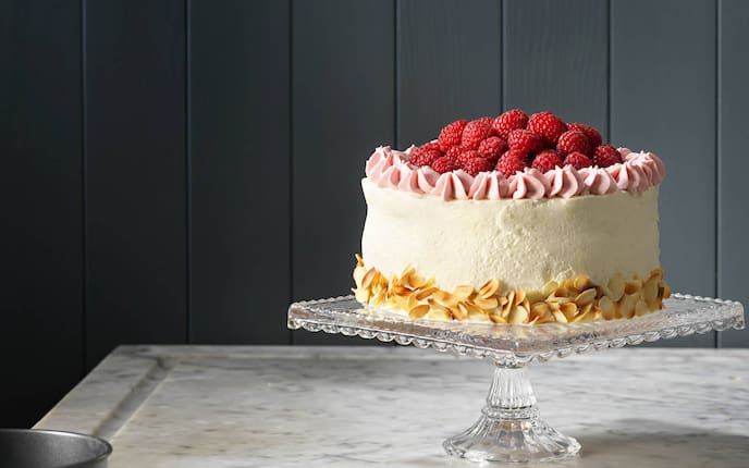 Himbeeren, Torte, Cremetorte, Mandelsplitter, Nachspeise, Servus Rezept