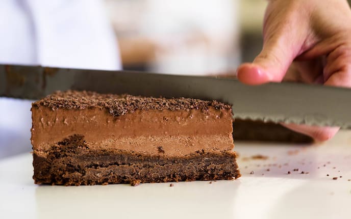 Schokomoussetorte, Torte, Tortenstück, Tortenmesser, Servus Rezept