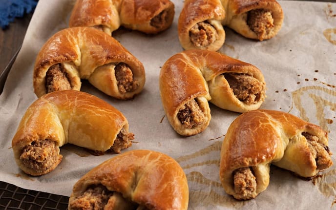 Nussbeugerl, Nussrolle, Nuss, Nachspeise, Servus Rezept