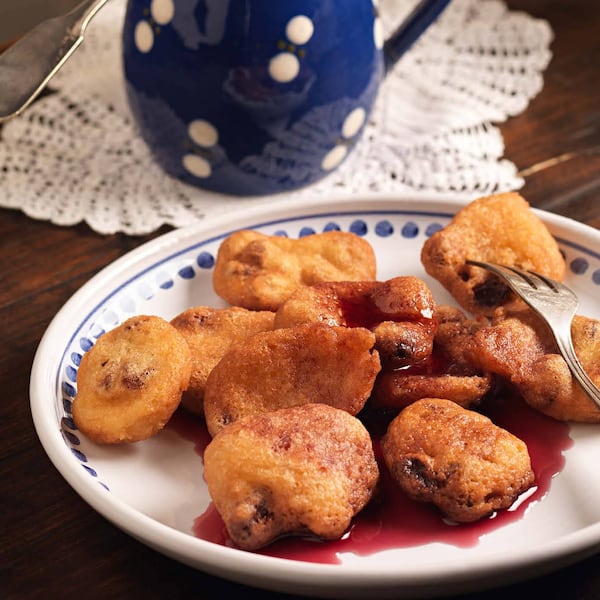 Trunkene Jungfrauen, Schmalzgebäck, Rotweinguss, Nachspeise, Servus Rezept