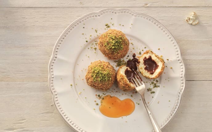 Knödel, süße Knödel, Topfenknödel, Schokoknödel, Schokolade, Marillensauce, Nachspeise, Servus Rezept