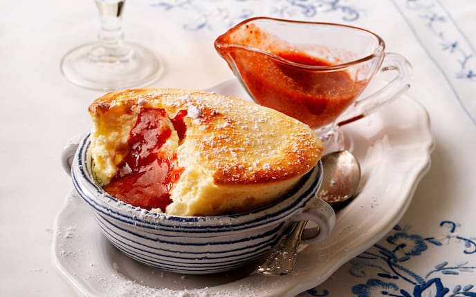 Topfensoufflé mit Erdbeersauce, Topfen, Soufflé, Erdbeersauce, Erdbeeren, Nachspeise, Servus Rezept