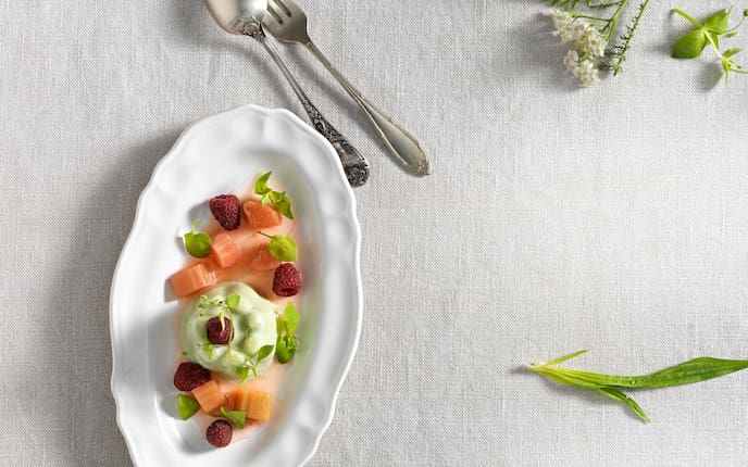 Vogelmierenschaum mit Rhabarber, Vogelmiere, Rhabarber, Wildkräuter, Nachspeise, Servus Rezept
