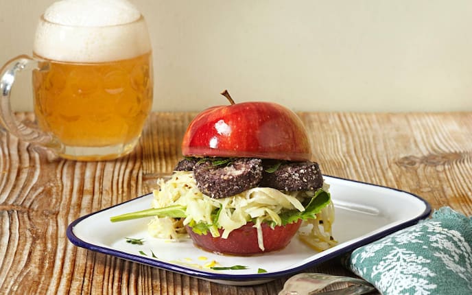 Gefüllter Apfel, Blunze, Kraut, Krenkraut, Salat, Bier, Hauptspeise, Servus Rezept