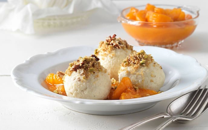 Topfenknödel, Nussbrösel, Marillenröster, Nachspeise, Süßspeise, Servus Rezept