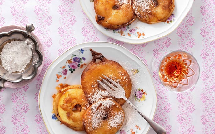 Gebackene Apfelspalten, Nachspeise, Äpfel im Schlafrock, Rezept, Servus