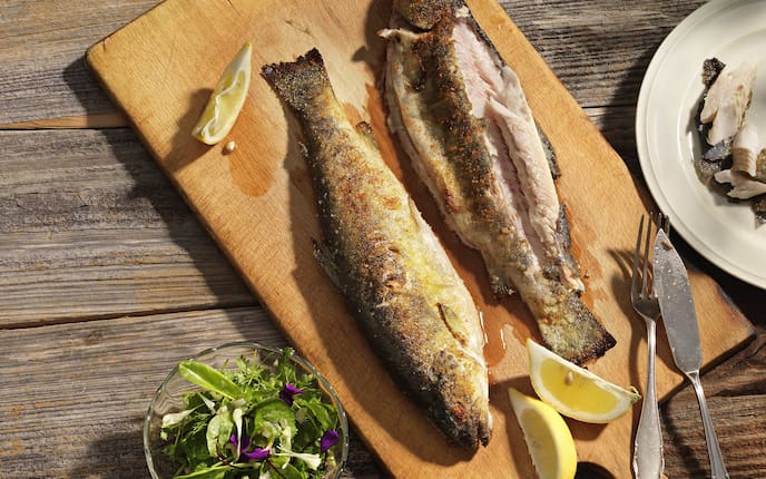 Bachforelle, Wildkräutersalat, Zitrone, Rezept